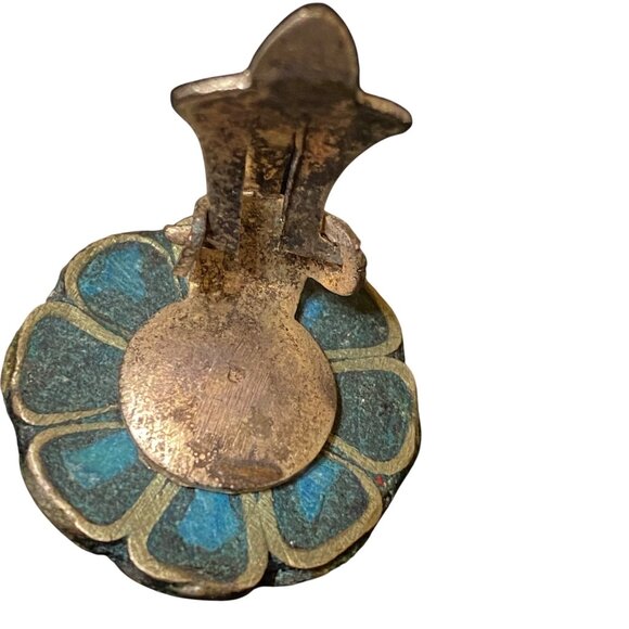 .75" x .75" Vintage Indian Clip-On Earrings Crushed Turquoise & Silver Floral De - Picture 3 of 13